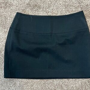 THEORY BLACK LINED MINI SKIRT SIZE 4